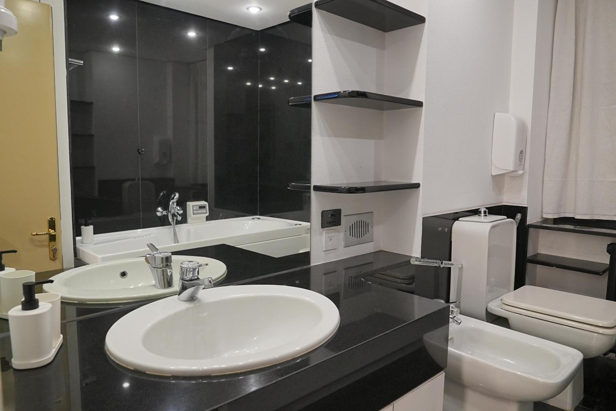 Suite & Premium Room - Centro Bari - Stazione 外观 照片