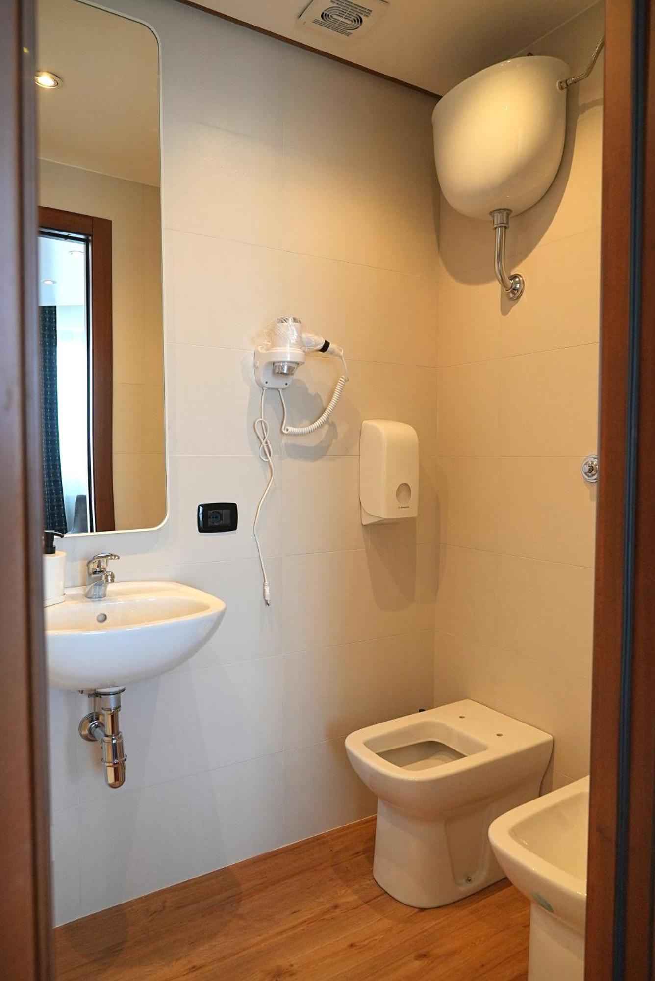 Suite & Premium Room - Centro Bari - Stazione 外观 照片